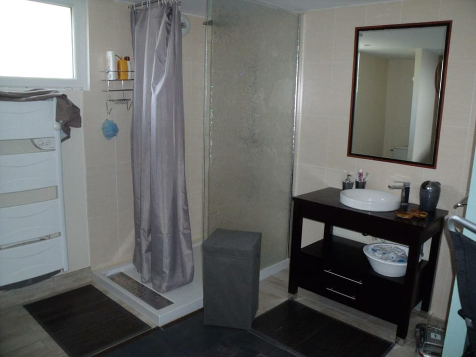 Comfort Room, 1 Double Bed, Non Smoking, Garden View (Essences de Rêves) | Bathroom | Shower, free toiletries, hair dryer, bathrobes