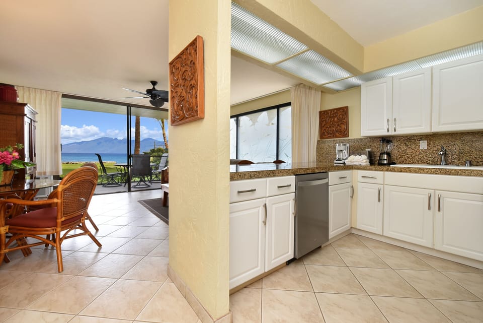 Condo, 1 Bedroom | Private kitchen | Fridge, oven, coffee/tea maker, toaster