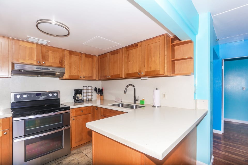 Condo, 2 Bedrooms | Private kitchen | Fridge, microwave, oven, stovetop