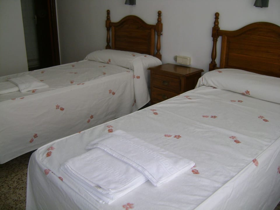 Double or Twin Room | Blackout drapes, soundproofing, WiFi (free), bed sheets