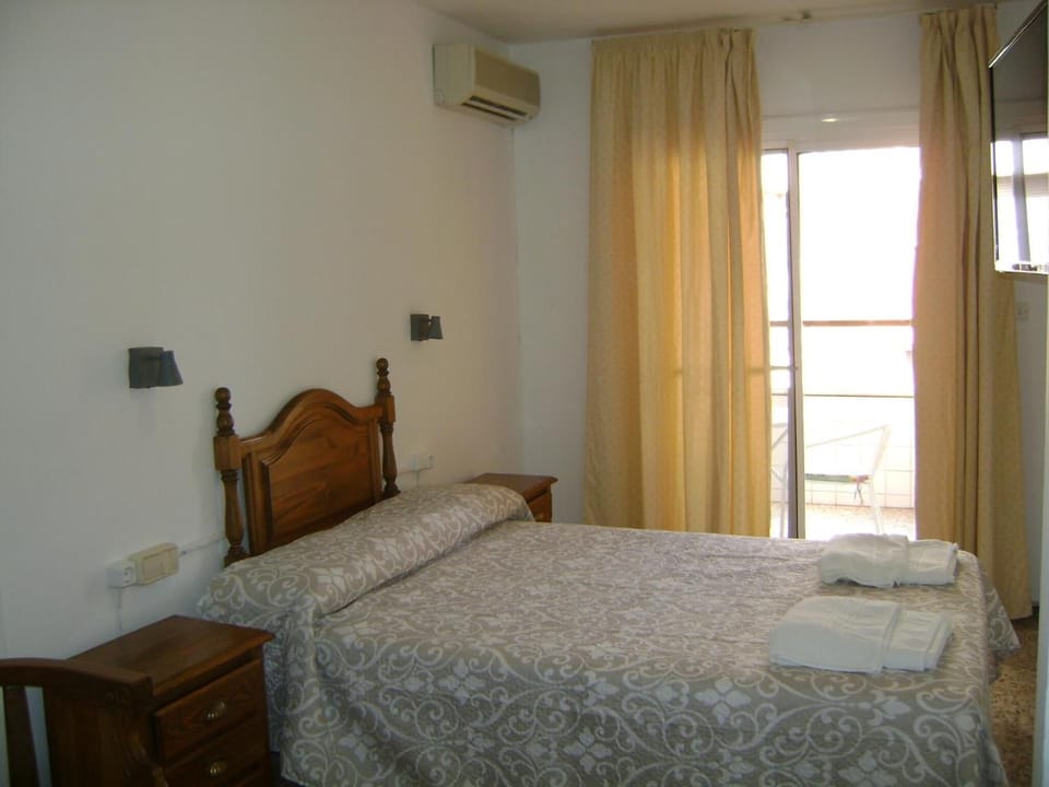 Blackout drapes, soundproofing, free WiFi, bed sheets