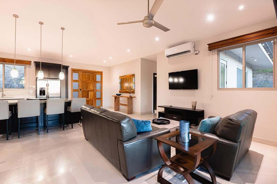 Spacious living area , Smart TV