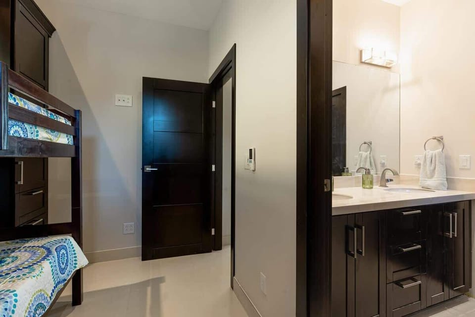 Guest bedroom, twin bunk bed, shared full bathroom