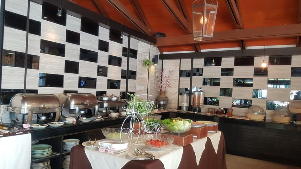 Daily buffet breakfast for a fee