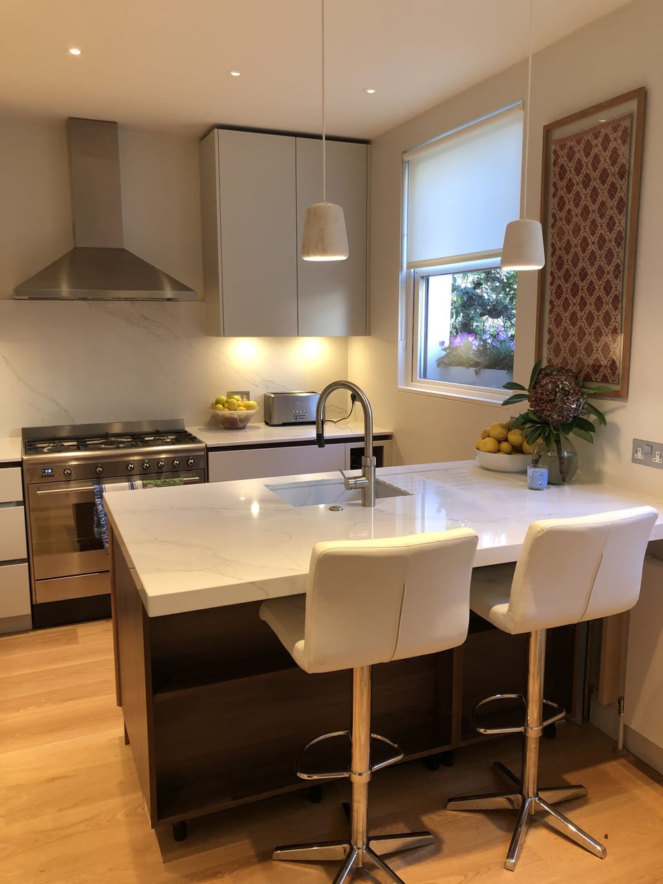 Kitchen and Breakfast Bar