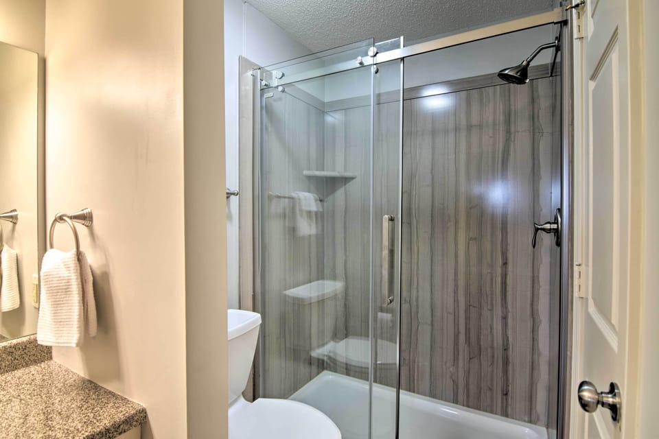 Full Bathroom | Complimentary Toiletries