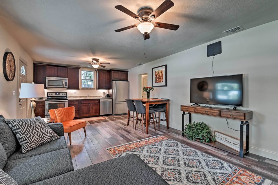 Interior | Open Floor Plan | Free WiFi