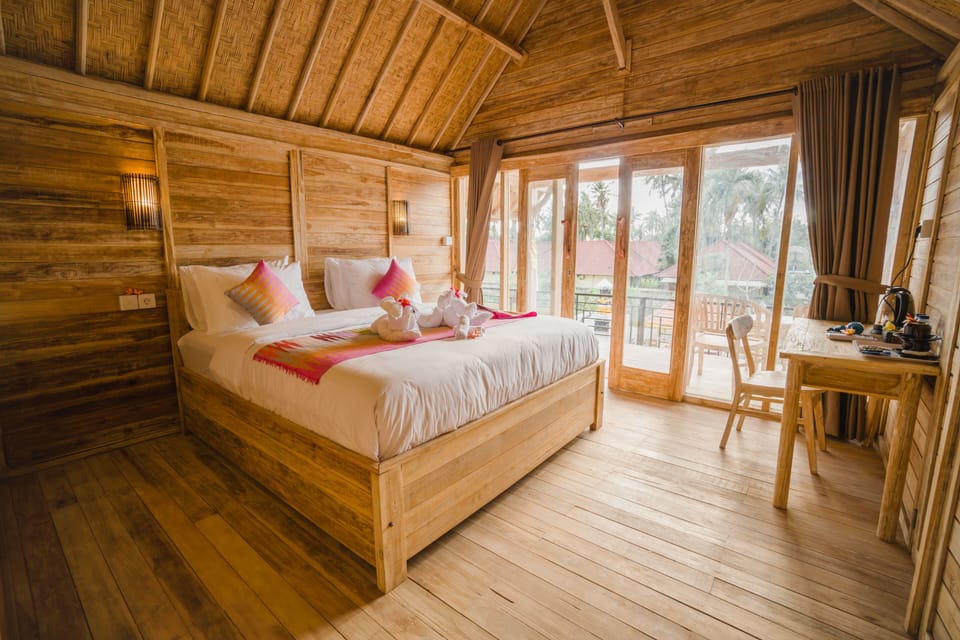 Deluxe Double Room, Pool View | Desk, free WiFi