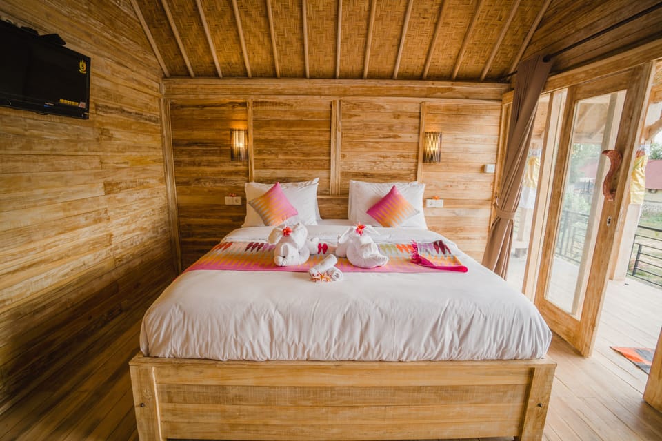 Deluxe Double Room, Pool View | Desk, free WiFi