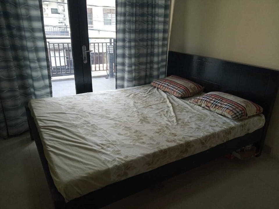 Basic Double Room | Desk, rollaway beds, free WiFi, bed sheets