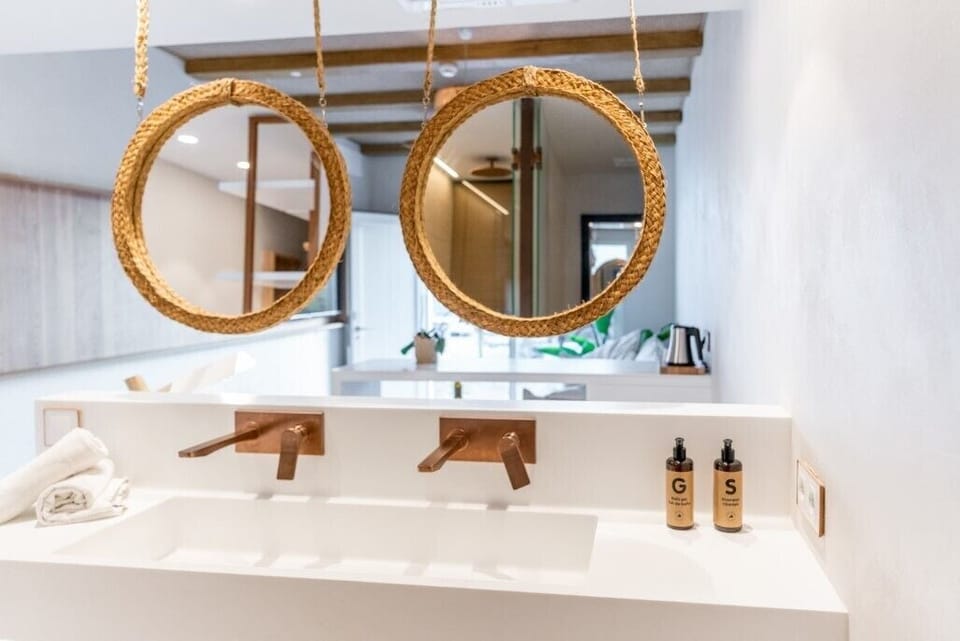 Bathroom sink