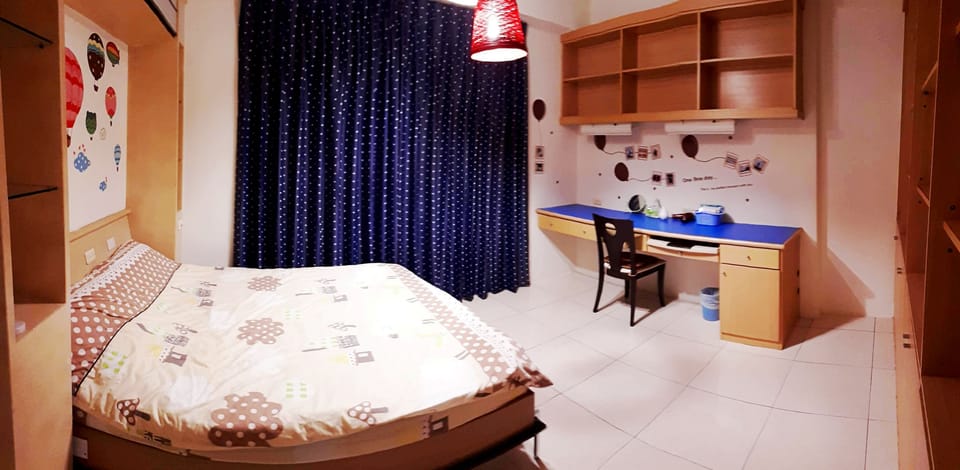 Down comforters, free WiFi, bed sheets