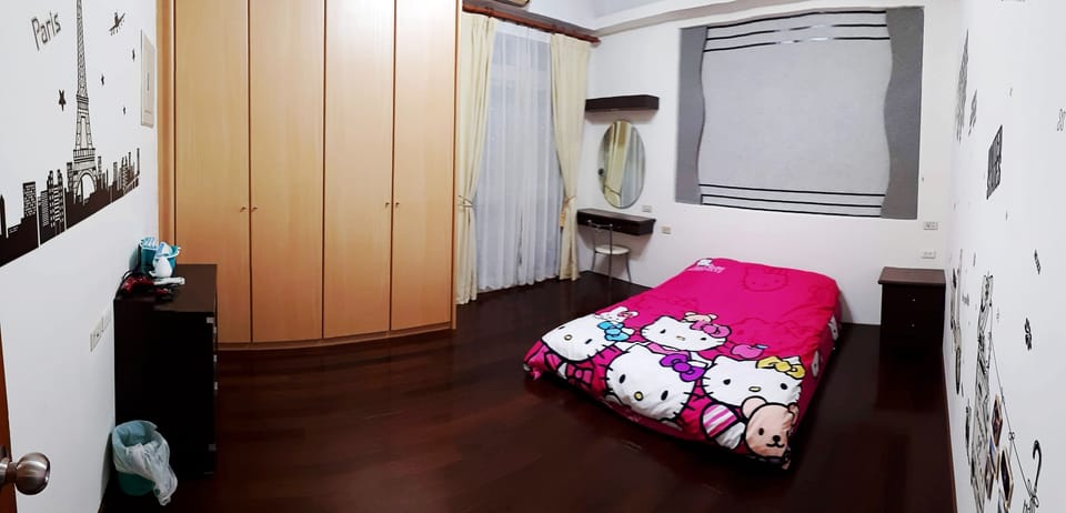 Down comforters, free WiFi, bed sheets