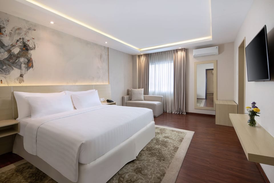 Suite Room | Premium bedding, minibar, in-room safe, desk
