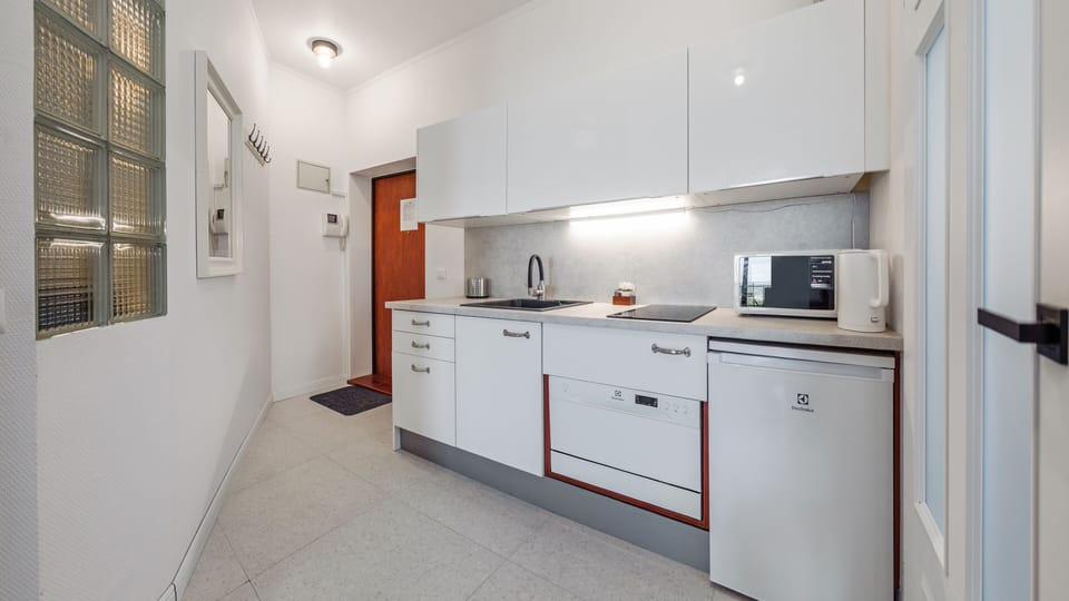 Apartment (Traugutta 8/1) | Private kitchenette | Fridge, microwave, stovetop, dishwasher