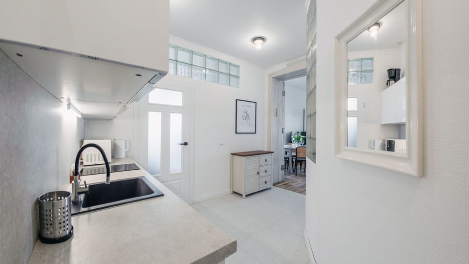 Apartment (Traugutta 8/1) | Private kitchenette | Fridge, microwave, stovetop, dishwasher