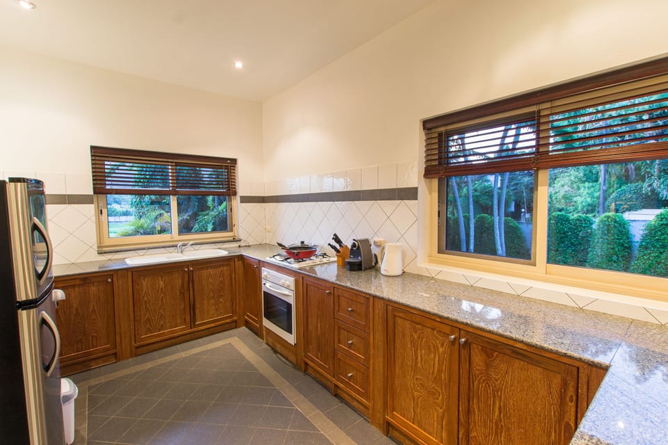 Villa, 3 Bedrooms, Non Smoking, Kitchen | Private kitchen | Full-size fridge, microwave, oven, stovetop