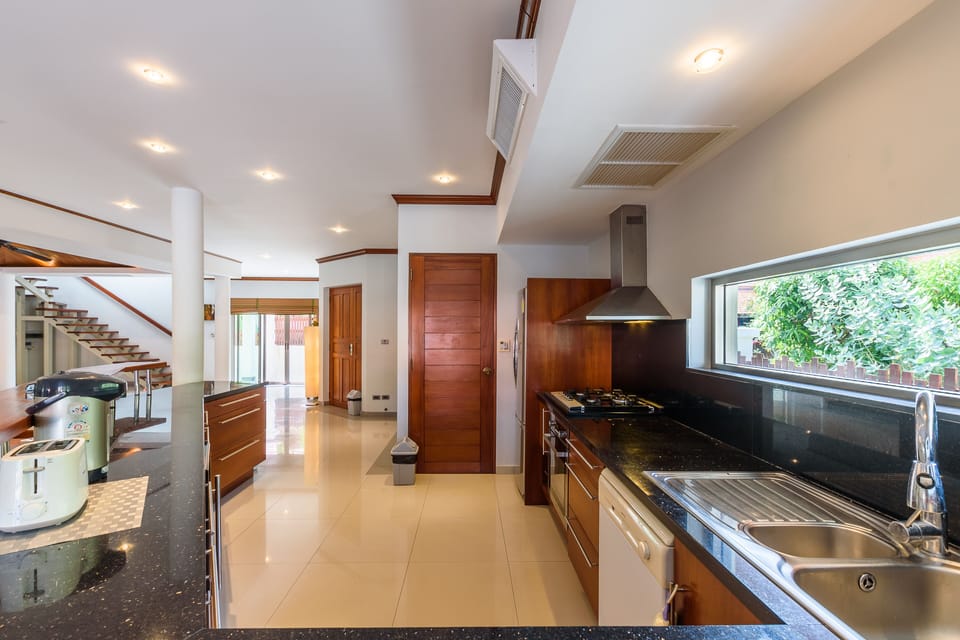 Villa, 5 Bedrooms, Non Smoking, Kitchen | Private kitchen | Full-size fridge, microwave, oven, stovetop