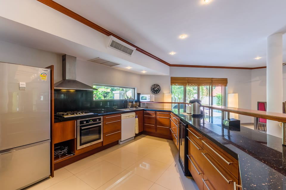 Villa, 5 Bedrooms, Non Smoking, Kitchen | Private kitchen | Full-size fridge, microwave, oven, stovetop