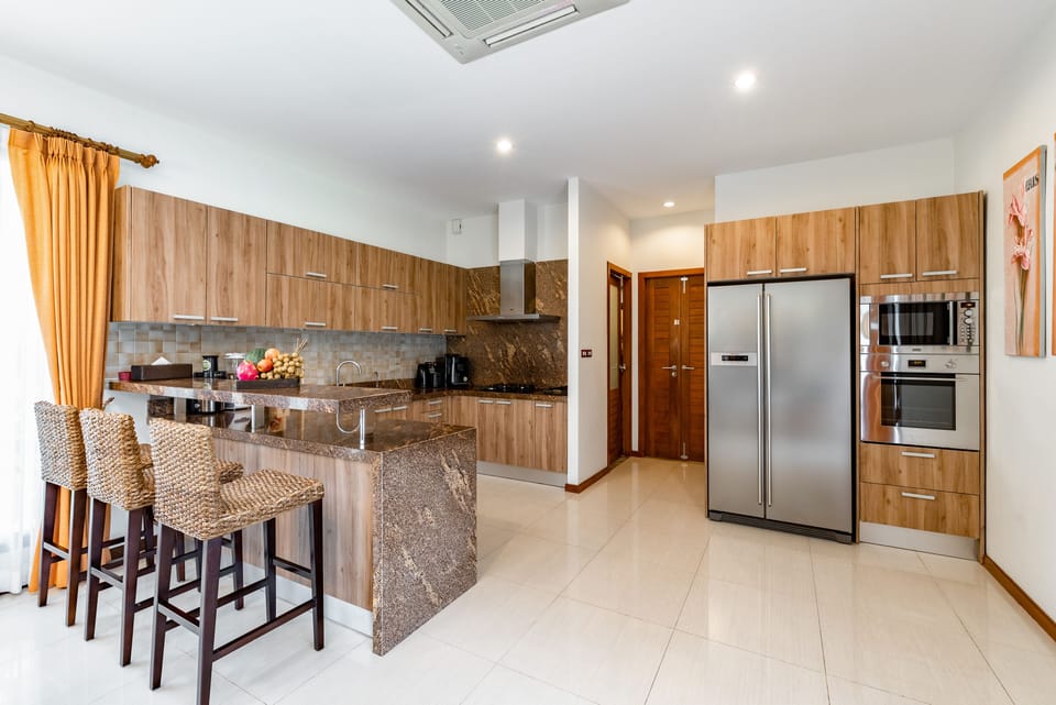 Villa, 5 Bedrooms, Non Smoking, Kitchen | Private kitchenette | Full-size fridge, microwave, oven, dishwasher