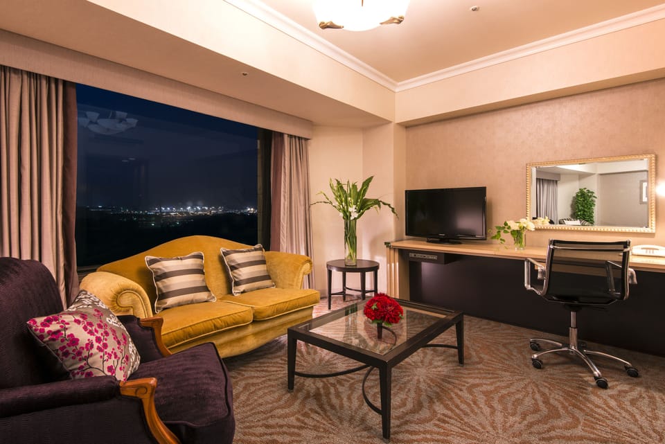 Junior Suite King | Living area | LCD TV