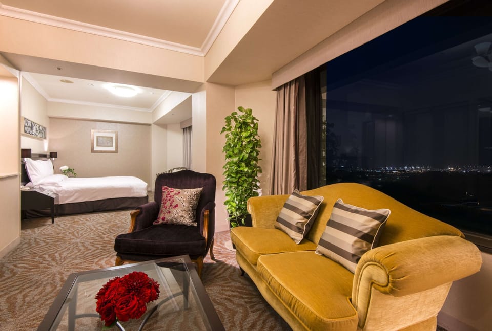 Junior Suite King | Living area | LCD TV
