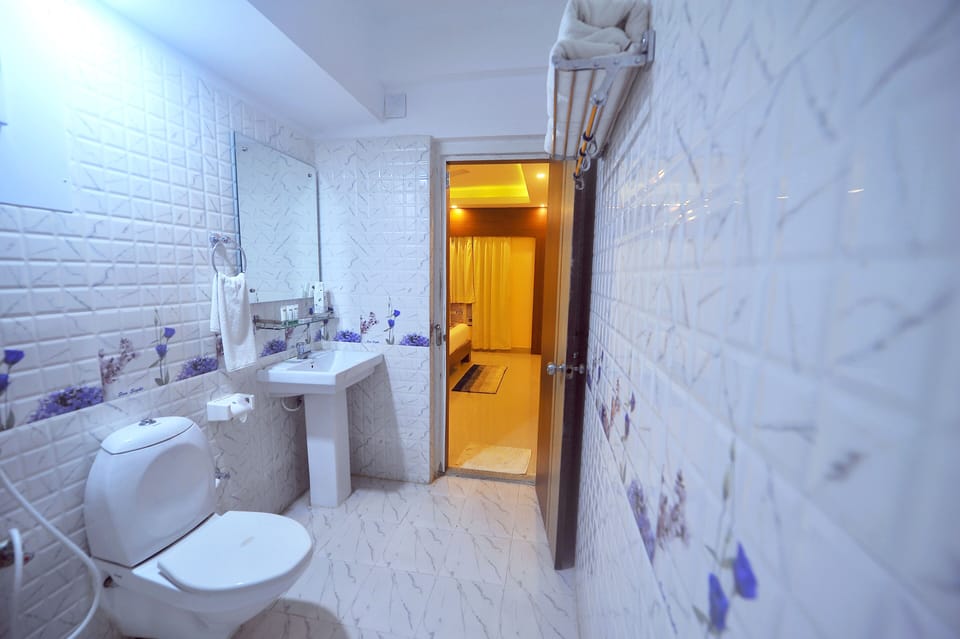 Executive Suite | Bathroom sink