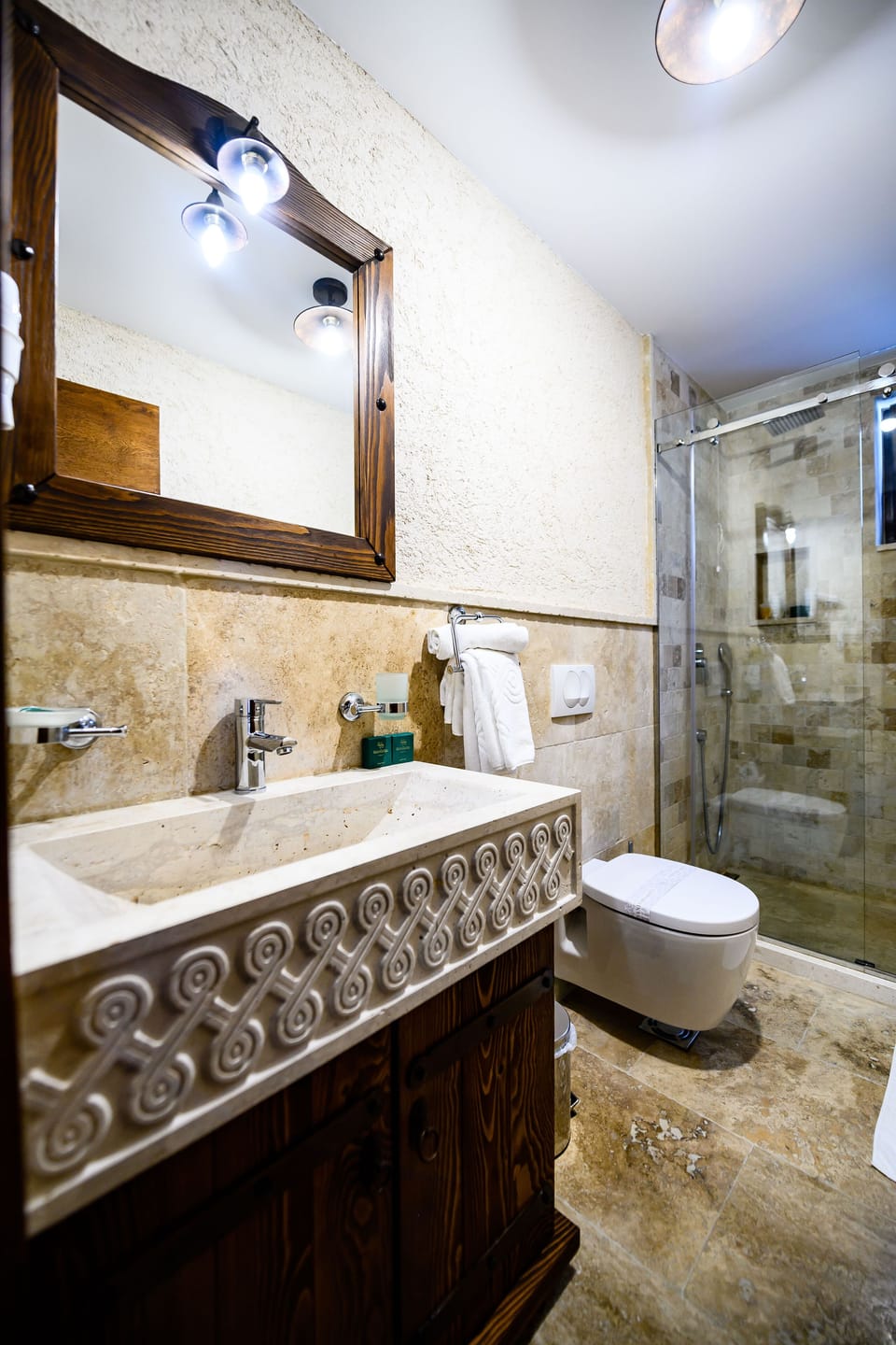 Junior Studio Suite | Bathroom | Shower, rainfall showerhead, hair dryer, bathrobes