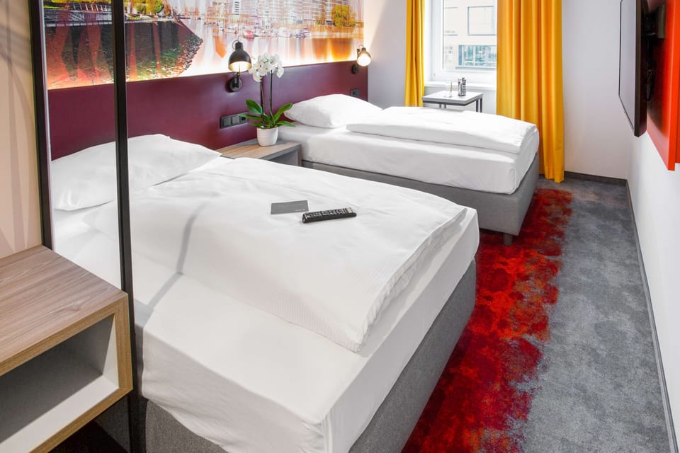 Standard Room, 2 Twin Beds | Hypo-allergenic bedding, individually decorated, blackout drapes