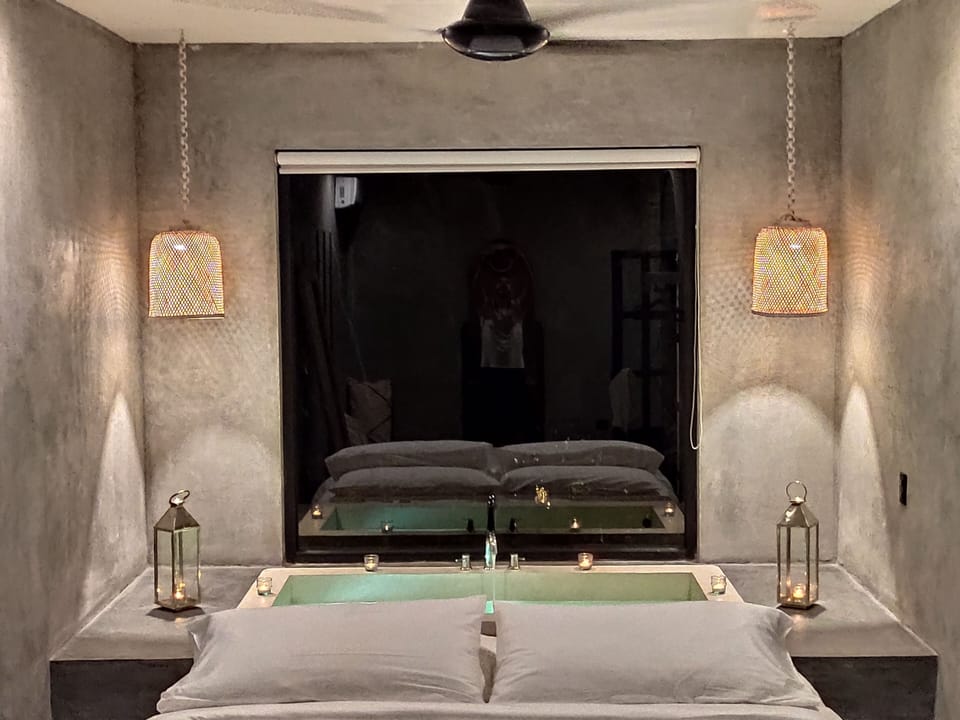 In-room safe, free WiFi, bed sheets