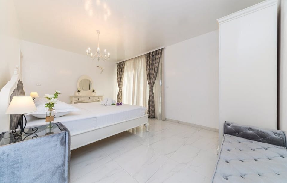 Villa | 7 bedrooms, in-room safe, soundproofing, iron/ironing board