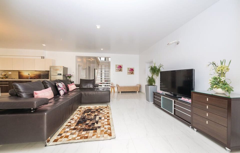 Villa | Living room | Flat-screen TV