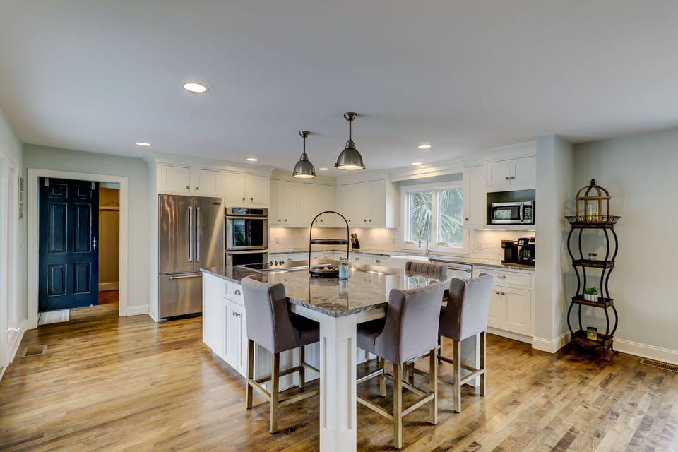 2 Man O War - Kitchen