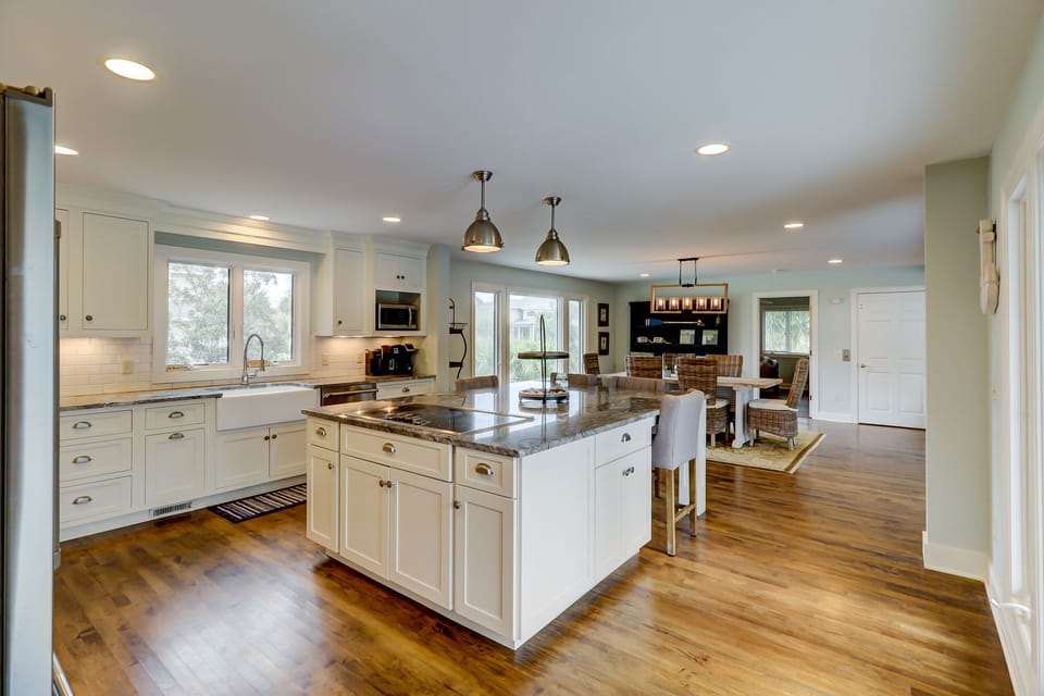 2 Man O War - Kitchen
