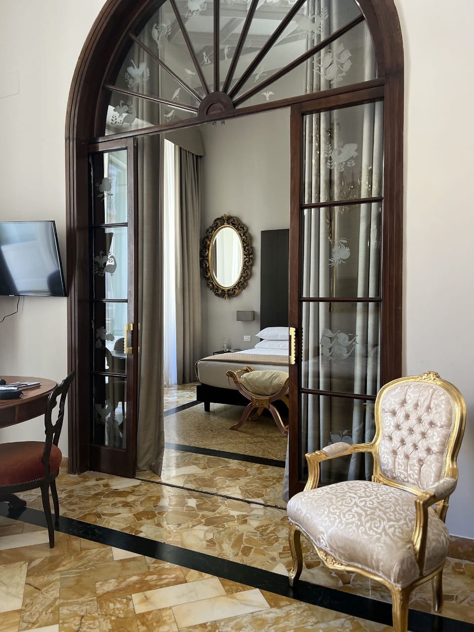 Deluxe Suite, Balcony, City View | Minibar, in-room safe, desk, blackout drapes