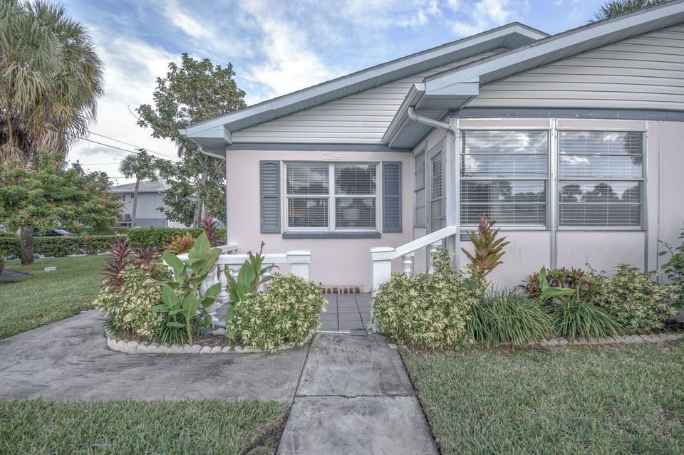 729 Mandalay Ave, Clearwater Beach, Florida 33767