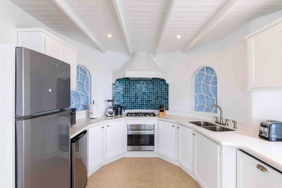 Kitchen, equipped with everything you need for your stay in Paradise