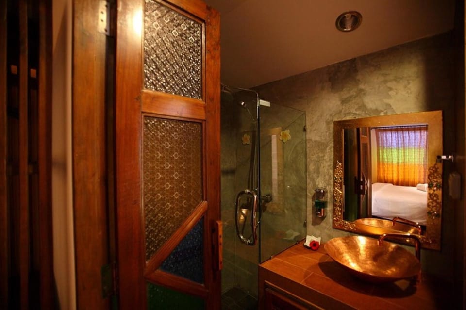 Shower, rainfall showerhead, towels