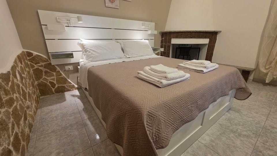 Traditional Double or Twin Room, Private Bathroom | Minibar, in-room safe, desk, cribs/infant beds