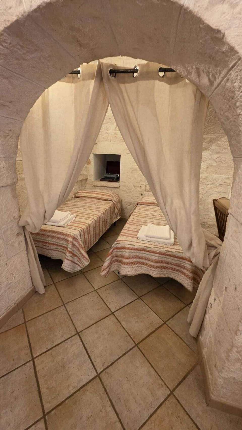 Traditional Quadruple Room, Private Bathroom | In-room dining