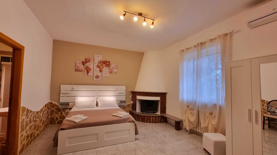 Minibar, in-room safe, desk, cribs/infant beds