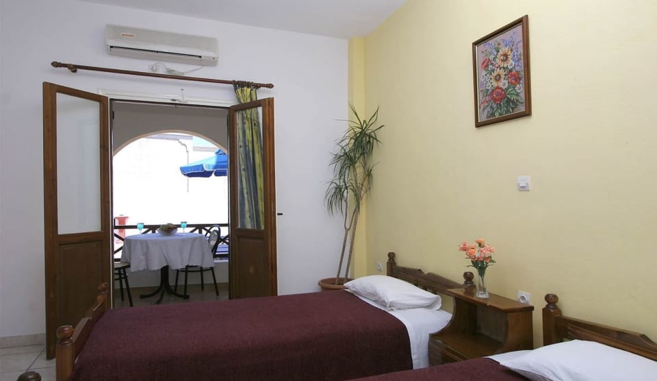 Standard Room | Iron/ironing board, rollaway beds, free WiFi, bed sheets