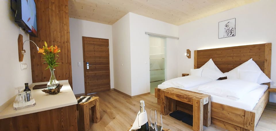 Standard Double Room, 1 Double Bed | Premium bedding, minibar, in-room safe, desk