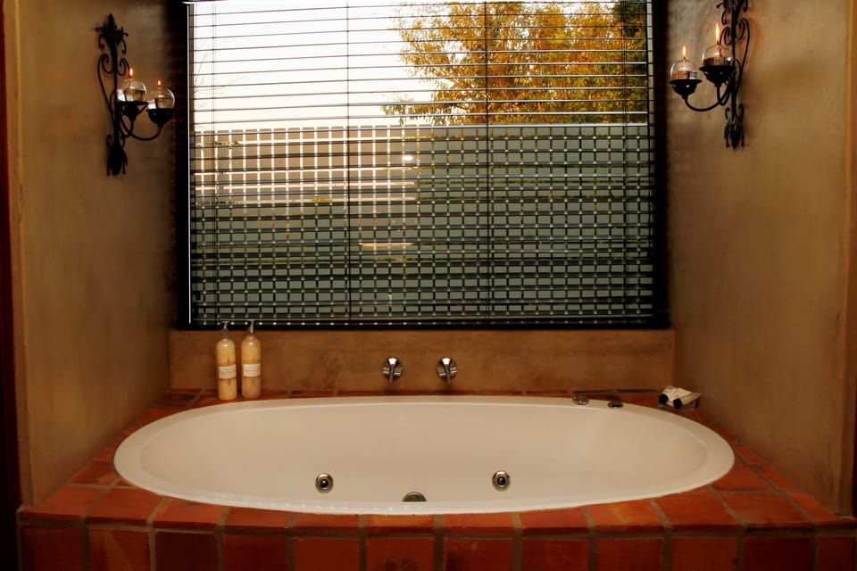 Superior room with jaccuzi | Deep soaking bathtub