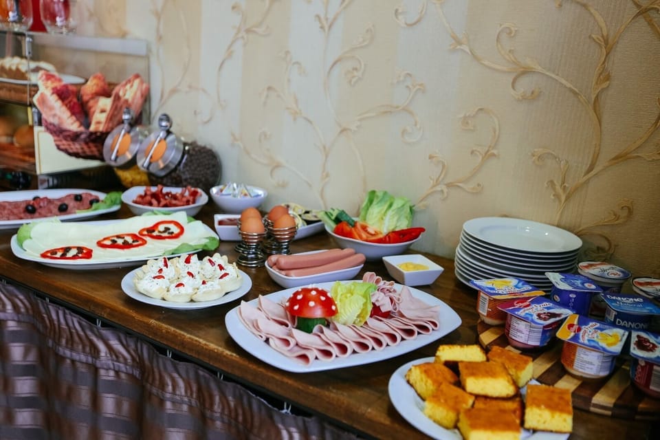Daily buffet breakfast for a fee