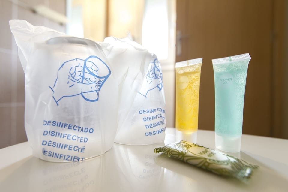 Shower, rainfall showerhead, free toiletries, hair dryer