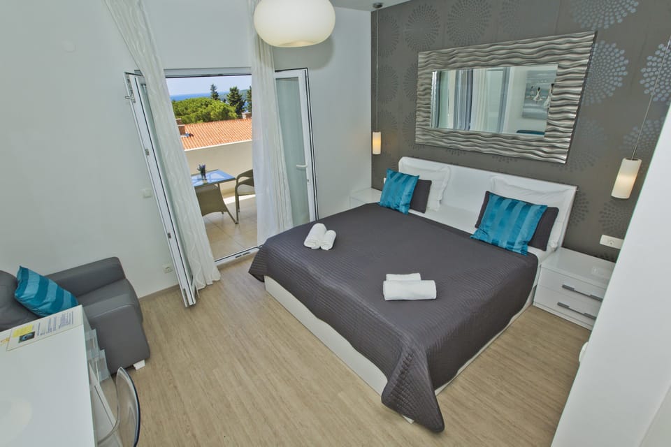 Comfort Double Room, Terrace, Partial Sea View | Hypo-allergenic bedding, desk, iron/ironing board, free WiFi