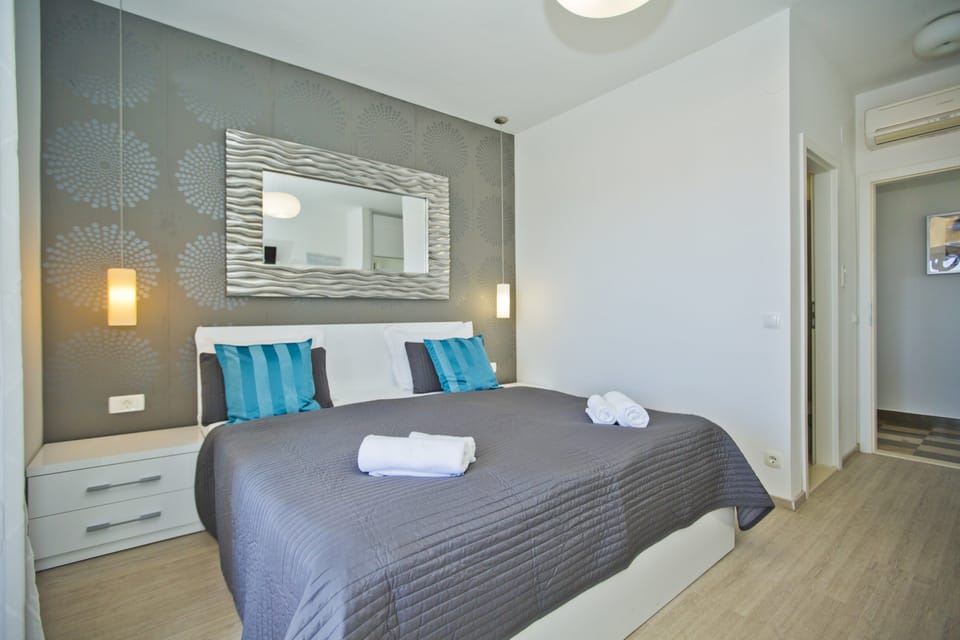 Comfort Double Room, Terrace, Partial Sea View | Hypo-allergenic bedding, desk, iron/ironing board, free WiFi