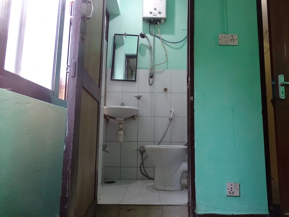 Basic Twin Room, Multiple Beds | Bathroom | Shower, slippers, towels