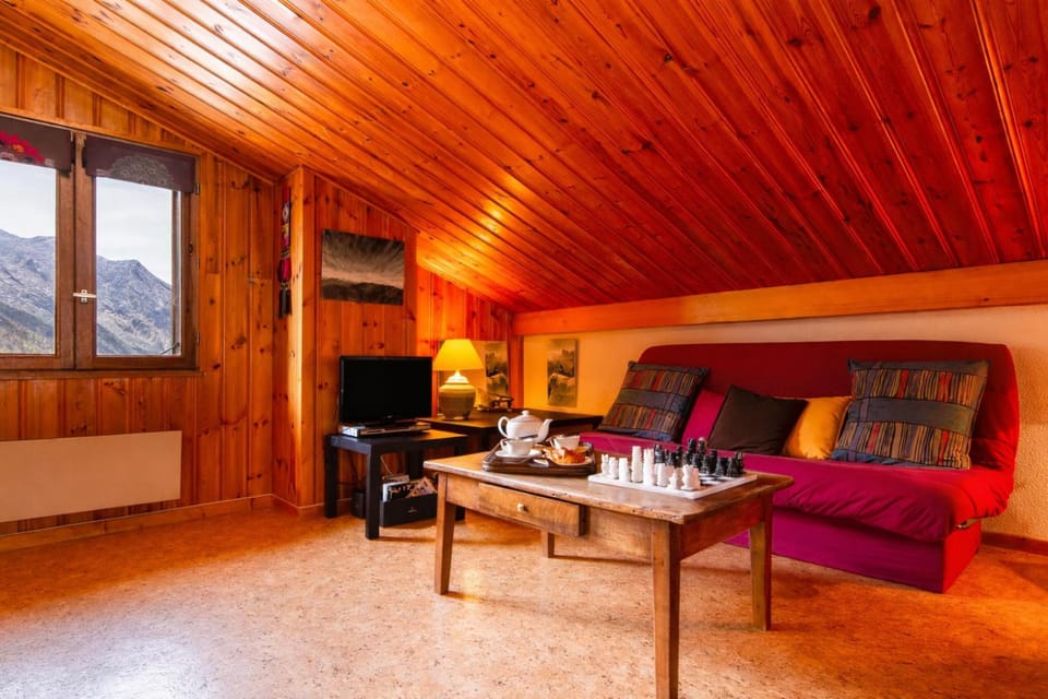 Comfortable Lounge area with HDTV